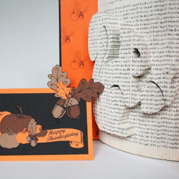 Thanksgiving Decoration / gift Squirrel Book Folding Pattern + Tutorial, Cut and Fold, Free printable downloads to personalise your gift