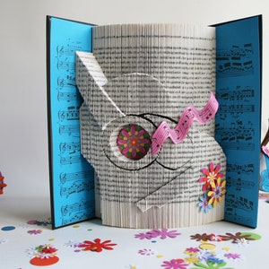 Gitaarboek vouwpatroon + tutorial, knippen en vouwen, gratis printbare downloads om je cadeau te personaliseren