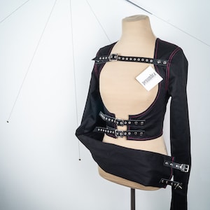 chaqueta recta de busto abierto - bolero negro / rosa