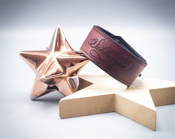 leather bracelet "calligraphy" Schlampe red