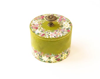 Gift for her, Small jewelry box wood, Floral jewelry box, Hand-painted round box for rings, Spring birthday gift, Jewelry box with lilies
