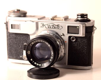 Cámara KIEV-4MA de la URSS, copia de Contax, con objetivo Helios-103 1.8/53 mm.