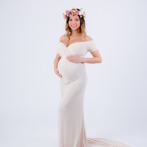 Suknia Sona z •Suknia Sweetheart z odkrytymi ramionami•Sukienka ciążowa do zdjęć•Sukienka na baby shower•Sukienka dopasowana•Rozmiar plus•Wyprzedaż