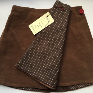 Winding skirt, Kordrock, cotton, brown, dots, for turning, 2 buttons, red, school uniform, for girls, easy to play, easy to put on image 4