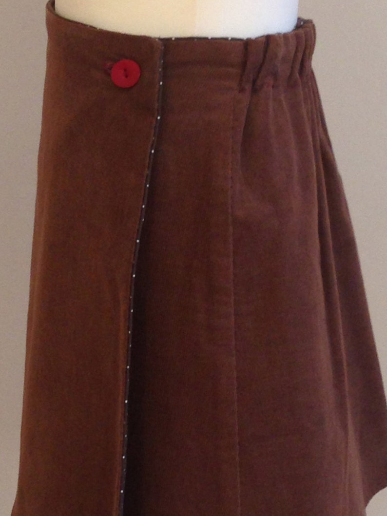 Winding skirt, Kordrock, cotton, brown, dots, for turning, 2 buttons, red, school uniform, for girls, easy to play, easy to put on image 2