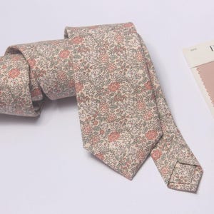 Corbata floral, corbata de novio color arena, corbata de boda para hombre, corbata de flores color coral del desierto, corbata de novia a juego con David, corbata de hombre, corbata de padrino de boda, corbata de lino