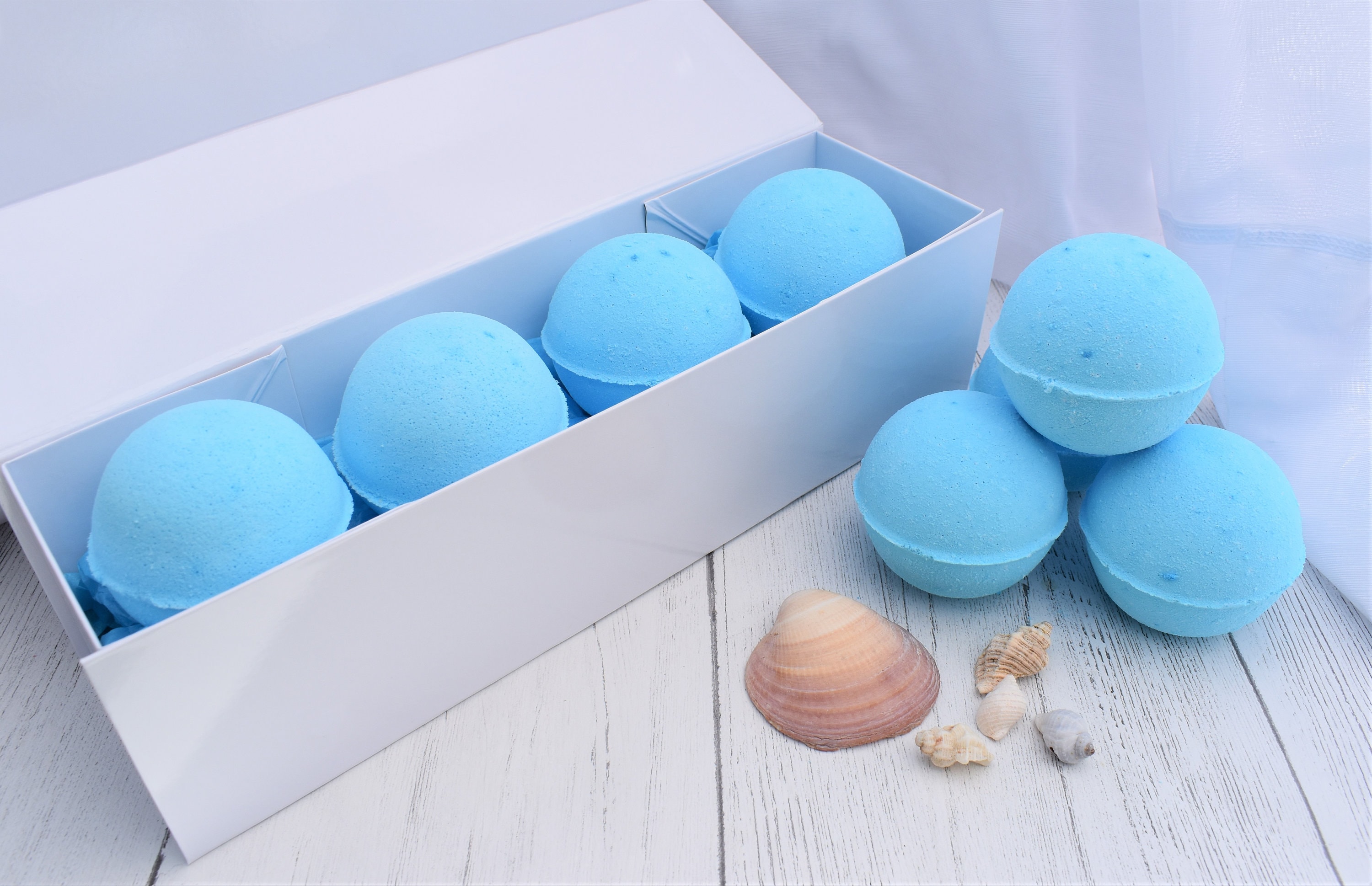 Blue Ocean Bath Bombs X 4 in Gift Box. Bath Bomb Gift Set. by Fizzy