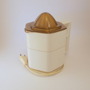 Electric juicer lemon or orange squeezer vintage design citrus processor 80s juice maker juicer hexagram design D 004
