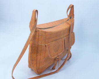 Vintage shoulder bag, Genuine Leather handbag, Embosed leather tote, Camel Tooled leather crossbody bag from 80s - T010