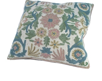 Vintage-Kissenbezug aus Wolle mit Stickerei, pastellfarbenes Blumenmuster (16x16)
