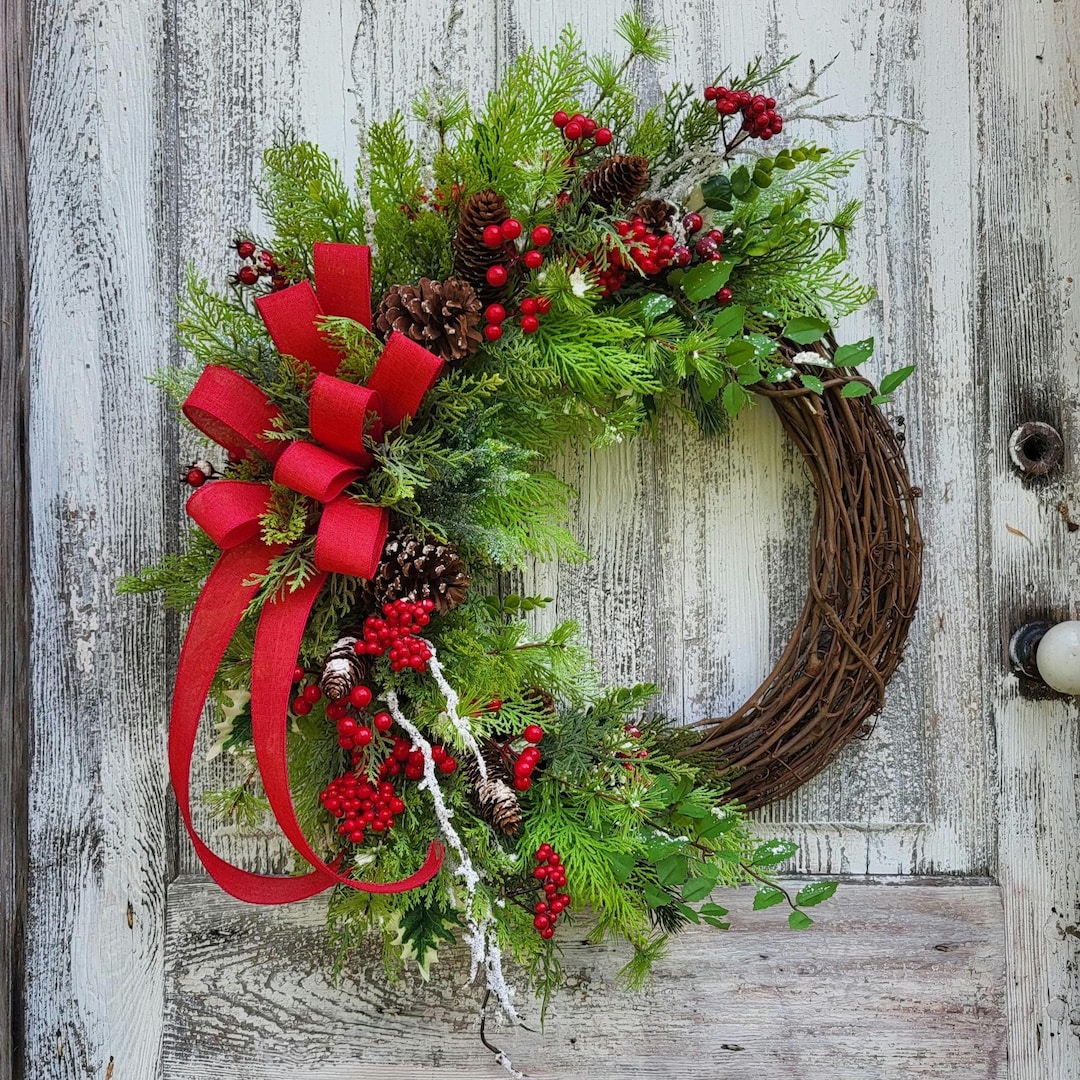 Traditional Christmas Wreath for Front Door, Pinecone & Berry
