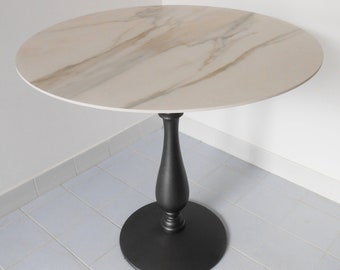 Round table in carrara marble gres effect