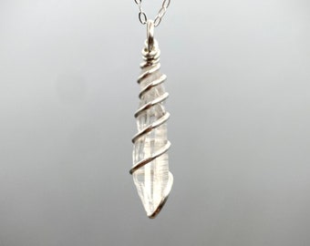 Colgante de cuarzo lemuriano con cristales curativos de plata de ley, joyería hecha a mano