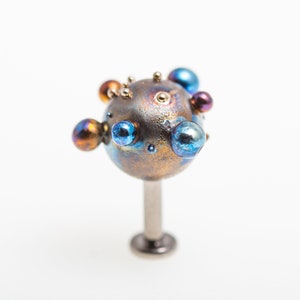 Pendiente de titanio con rosca externa hipoalergénico de 16 g (1,2 mm) para piercing de labio y con forma de caracol