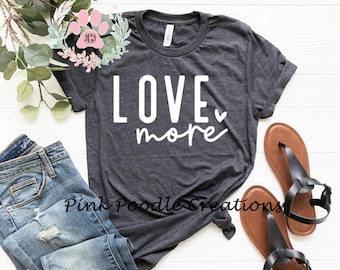 Camiseta Love More: Camiseta unisex de algodón con gráficos