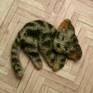 Cat Lover Gift, Sleeping Cat, Striped Cat Brooch, Knit Brooch, Stuff Min Pin Cat, Gray Lie Cat Pin, Min Pin Gift, Mini Stuffed Cats image 5