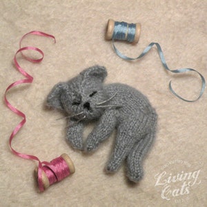 Cat Lover Gift, Sleeping Cat, Striped Cat Brooch, Knit Brooch, Stuff Min Pin Cat, Gray Lie Cat Pin, Min Pin Gift, Mini Stuffed Cats image 3