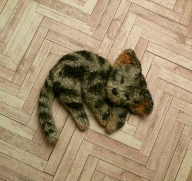 Cat Lover Gift, Sleeping Cat, Striped Cat Brooch, Knit Brooch, Stuff Min Pin Cat, Gray Lie Cat Pin, Min Pin Gift, Mini Stuffed Cats image 5