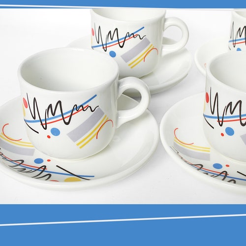 Ensemble de 4 tasses à café et soucoupes de style Memphis | Ditmar Urbach | | des années 1990 Fabriqué en République tchèque | | post-moderne Céramique vintage