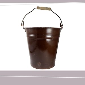 Small Brown Enamel Bucket With Wooden Handle | 1940s - 1950s | Retro Kitchen | Farmhouse Kitchen | Vintage Enamelware