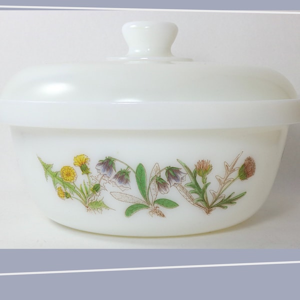 Arcopal France Round Casserole Dish with Lid | 1960s - 1970s | Pattern Fleur D'Ete or Wild Flowers Thistle | Made in France | Vintage Glass