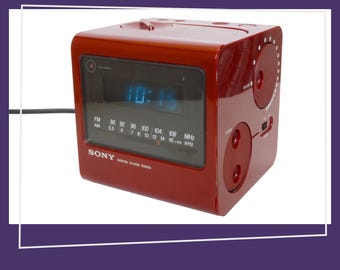 Radio despertador Sony vintage | Modelo ICF-C11W | Principios de los años 80 | Reloj vintage rojo burdeos | Plástico vintage