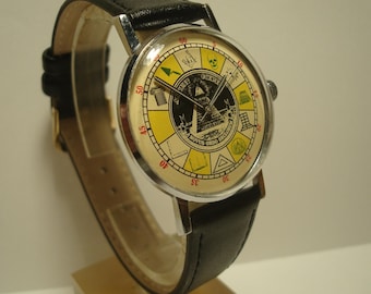 Vintage Luch 2209 USSR Watch: 23 Jewel Mechanical Mens Wristwatch