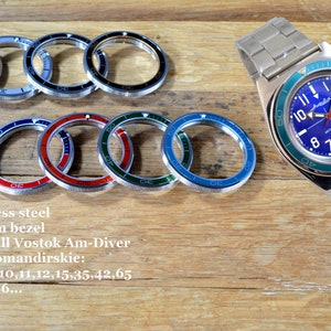 Pode incluir: Bezeis de relógio de aço inoxidável em várias cores, incluindo vermelho, azul, verde e preto. Os bezeis são projetados para se ajustar aos relógios Vostok Am-Diver e Komandirskie. O texto na imagem diz: "Aço inoxidável Bezel personalizado Se encaixa em todos os Vostok Am-Diver e Komandirskie: 06,09,10,11,12,15,35,42,65 67,71,96..."