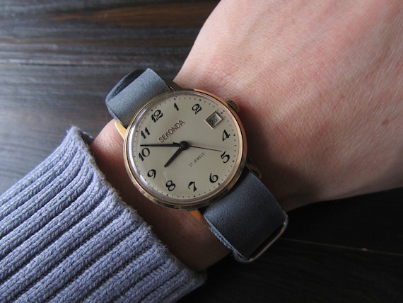 Mens watches shop with mechanism showing