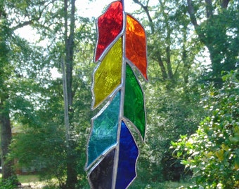 Colores del arco iris hechos a mano vidrieras plumas atrapasueños o adorno