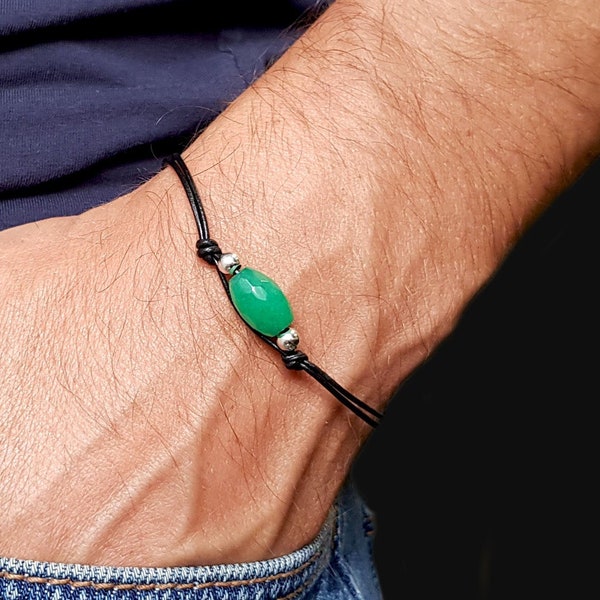 Bracelet pour homme en fil de cuir noir avec un pierre de giade et argent. Cadeaux pour homme. Bracelet en cuir jade et argent.