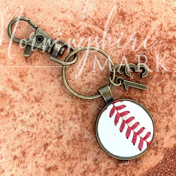 Porte-clés authentique housse de baseball - finition bronze antique - ajoutez un chiffre ou une lettre - vrais points de baseball, lacets, cadeau de baseball