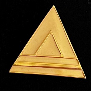 Vintage Enamel & Gold clip on earrings.