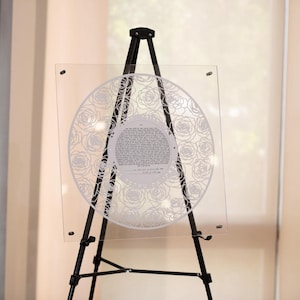 Rosen Blüte Lacey Papierschnitt Ketubah im Plexiglas Rahmen