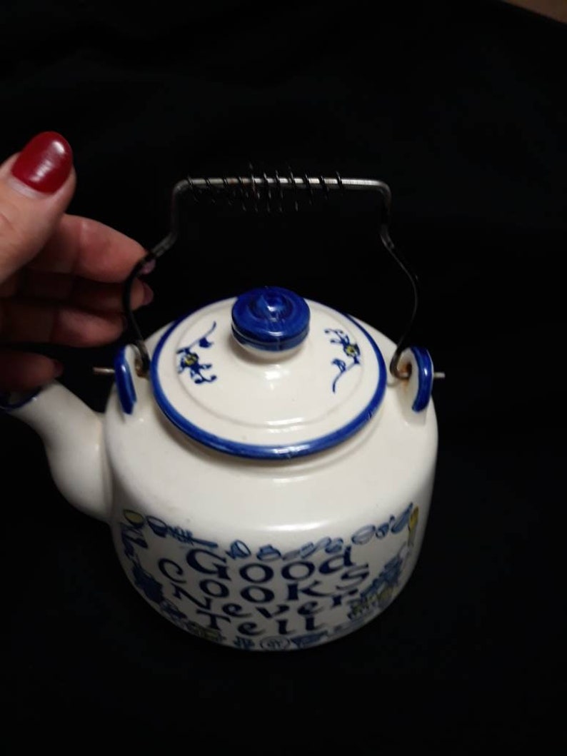 Good Cooks Never Tell Ceramic Teapot Made in Japan Excellent Condition