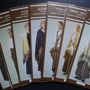 LETTISCHE VOLKSKOSTSCHMUCK – Faltbare Faltbroschüre