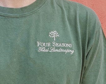 T-shirt en sweater Four Seasons Total Landscaping - grappige parodie anti-Trump liberale geborduurde politieke merchandise comfort kleuren T-shirt