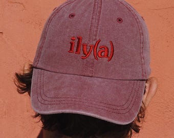 Geborduurde ILYA-muts | Ik hou veel van je leesgrage cadeau | Hockey Romantiek Esthetiek | MM Romance trope pet | Verwarmde op rivaliteit geïnspireerde vaderhoed