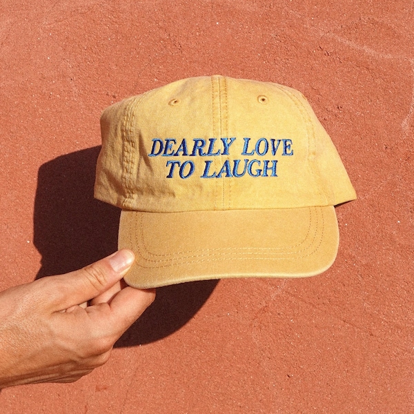 Dearly Love to Laugh geborduurde hoed | Jane Austen-cadeau | Pride and Prejudice leesgrage merchandise Elizabeth Bennet Dad Cap Book Lovers Gift