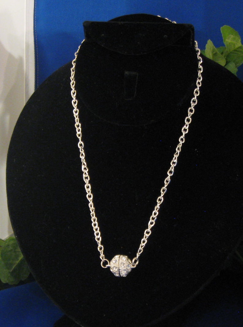 Light enough to wear while playing and pretty enough to wear when done! PN29 Pickleball Necklace
