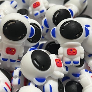 100 3D Astronaut Silicone Focal Bead