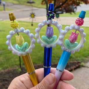 Fidget spinner themed acrylic beads for pens