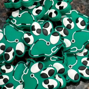1009 Spotted Paw Silicone Bead