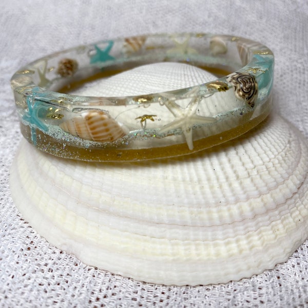 Handcrafted Resin Bangle Bracelet With Tiny Miniature Sealife Animals & Shells, Set in Glitter and Sand, Handmade Nautical Jewelry