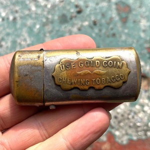 Gold Münze Kautabak Match Safe, Werbespiel Safe Vesta Case, Baseball Spieler Marke, 1800er, 1880er Jahre, Sammelstück Antique Match Box