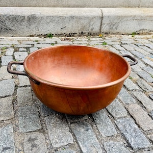 Antique Copper Pot HUGE 40 Lbs 33&#39;&#39; Wide Cauldron, Vintage Copper Kettle, Outdoor Decorations, Yard Art, EXTRA Big Planter, Farm House Style