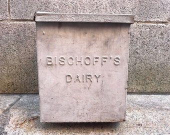 Boîte ancienne de lait laitier Bischoff's : décoration d'intérieur rustique de ferme