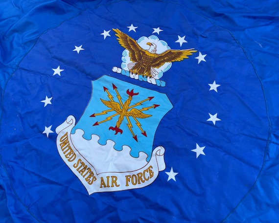 希少品！特大！70's 米軍アメリカアンティーク　ミリタリー空軍飛行機の壁掛け 金のフリンジ付きヴィンテージ空軍旗、アメリカ空軍旗、軍旗、航空