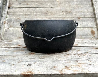 Large Antique Cast Iron Cauldron with Handle, Metal Fire Pit, Planter, Flower Pot, Dutch Oven, Outdoor Garden Decor Yard Art 1800s Gate Mark