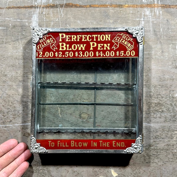 Antiquitätenladen-Display-Glasvitrine, Werbung für PERFECTION BLOW PENS, Ende des 19. Jahrhunderts – Anfang des 20. Jahrhunderts, Füllfederhalter-Ausstellungsschild, rückseitig bemaltes Glas
